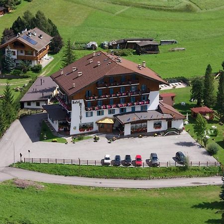 Park Hotel Mater Dei Pozza di Fassa Exterior photo