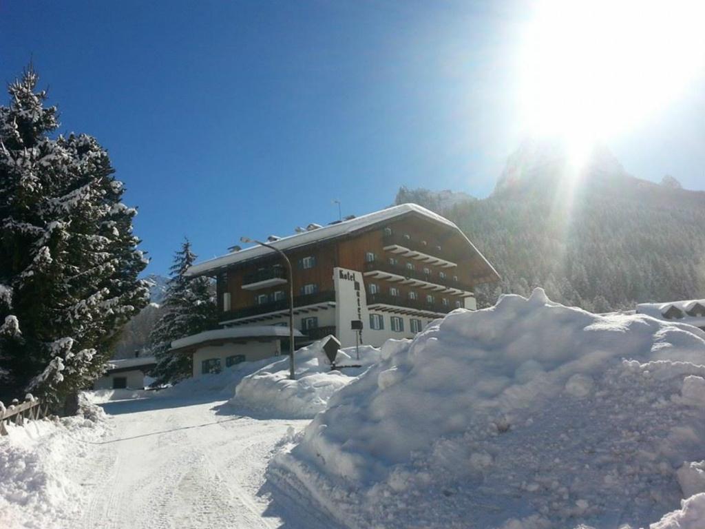 Park Hotel Mater Dei Pozza di Fassa Exterior photo